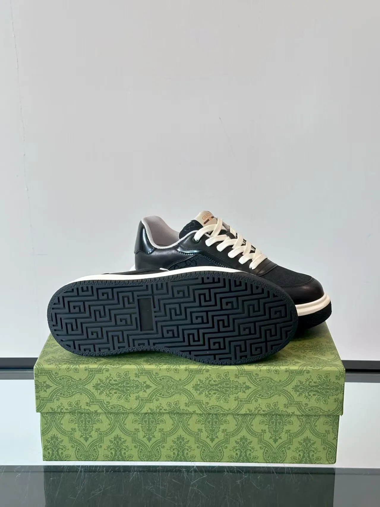 Factory price: 480💰New men's shoes GUCCI [Lightning] latest shoes shipped. Original quality, fashionable, special materials, sheepskin lining, new packaging. The foot feels super comfortable and the workmanship is impeccable. Size: 38-44, customized 45